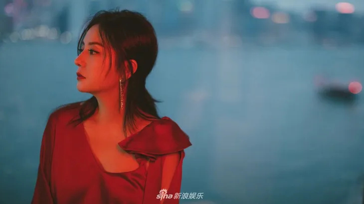 Khó cưỡng với vẻ cuốn hút của Triệu Vy dù đã ở tuổi 42 - Ảnh 1. Khó cưỡng với vẻ cuốn hút của Triệu Vy dù đã ở tuổi 42 - Ảnh 1.