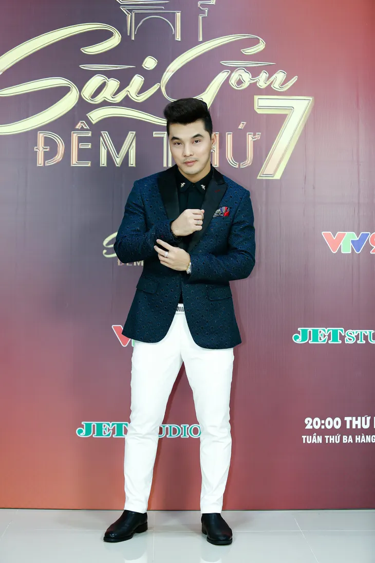 Ưng Hoàng Phúc hát loạt hit đình đám một thời trong Sài Gòn đêm thứ 7 - Ảnh 1. Ưng Hoàng Phúc hát loạt hit đình đám một thời trong Sài Gòn đêm thứ 7 - Ảnh 1.