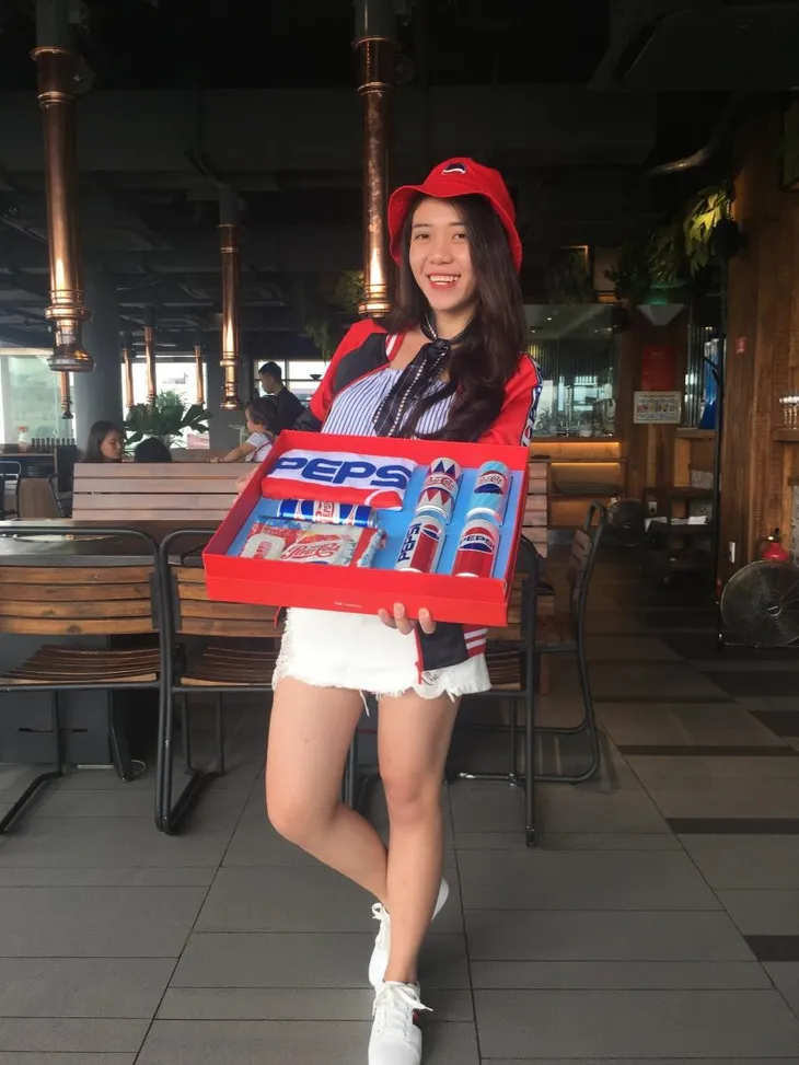 “Lật tung” cả Hà Nội vì hộp quà chất Pepsi - Ảnh 3. “Lật tung” cả Hà Nội vì hộp quà chất Pepsi - Ảnh 3.