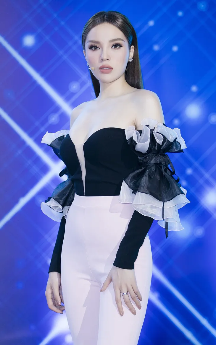 Kỳ Duyên lần đầu khoe vòng 1 dao kéo tại Quý ông đại chiến - Ảnh 2. Kỳ Duyên lần đầu khoe vòng 1 dao kéo tại Quý ông đại chiến - Ảnh 2.