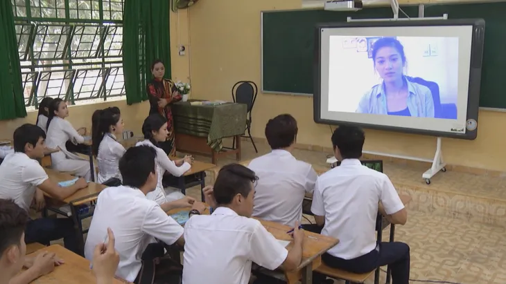 Đánh tráo số phận - Tập 31: Hà Linh tạm biệt học sinh, bị phát hiện nơi lẩn trốn - Ảnh 1. Đánh tráo số phận - Tập 31: Hà Linh tạm biệt học sinh, bị phát hiện nơi lẩn trốn - Ảnh 1.