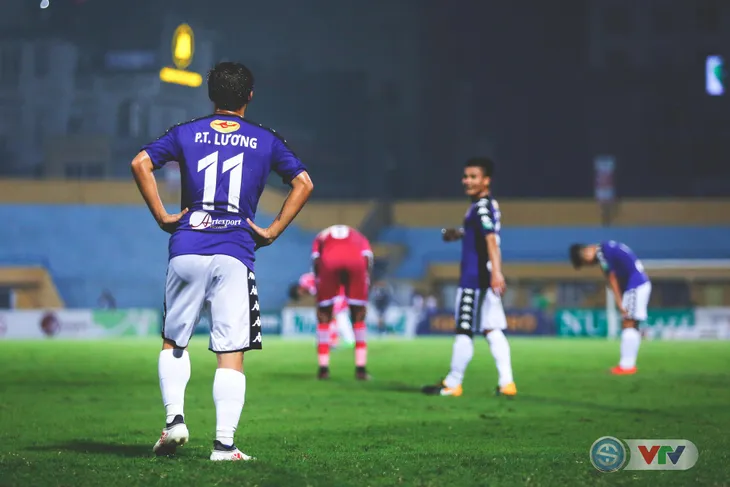 Tổng hợp vòng 14 Nuti Café V.League 2018: CLB Hà Nội đứt mạch bất bại - Ảnh 1.