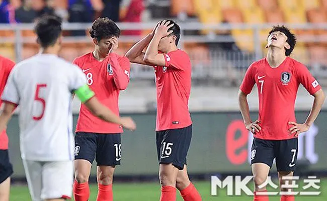 Báo chí Hàn Quốc ấn tượng với lối chơi của U19 Việt Nam - Ảnh 1. Báo chí Hàn Quốc ấn tượng với lối chơi của U19 Việt Nam - Ảnh 1.