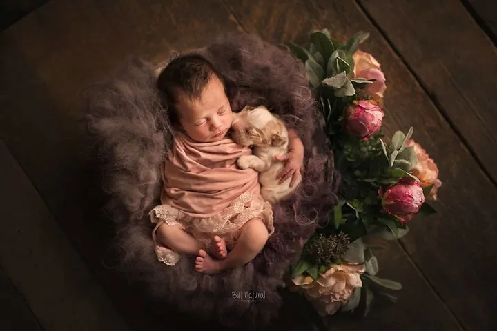 Mê mẩn bộ ảnh tuyệt đẹp chụp em bé với thú cưng - Ảnh 17. Mê mẩn bộ ảnh tuyệt đẹp chụp em bé với thú cưng - Ảnh 17.