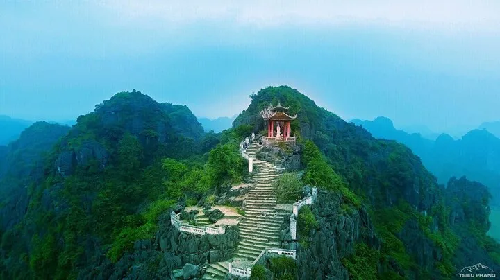 Hang Múa đẹp mê mẩn giữa cố đô Hoa Lư mùa lúa xanh - Ảnh 1. Hang Múa đẹp mê mẩn giữa cố đô Hoa Lư mùa lúa xanh - Ảnh 1.
