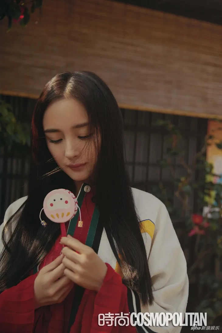 Dương Mịch tung ảnh đẹp long lanh trong khi chờ đợi hầu tòa - Ảnh 2. Dương Mịch tung ảnh đẹp long lanh trong khi chờ đợi hầu tòa - Ảnh 2.