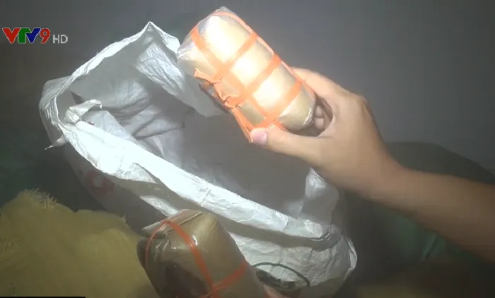 Phát hiện 5 tấn mỡ lợn, 2 tạ giò không rõ nguồn gốc tại Nghệ An - Ảnh 3. Phát hiện 5 tấn mỡ lợn, 2 tạ giò không rõ nguồn gốc tại Nghệ An - Ảnh 3.