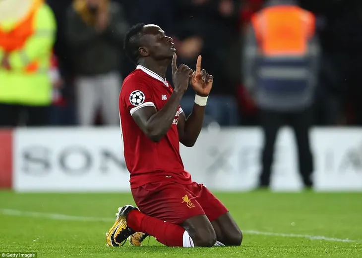 ẢNH: Nhìn lại trận thắng 5-2 của Liverpool trước AS Roma - Ảnh 11. ẢNH: Nhìn lại trận thắng 5-2 của Liverpool trước AS Roma - Ảnh 11.