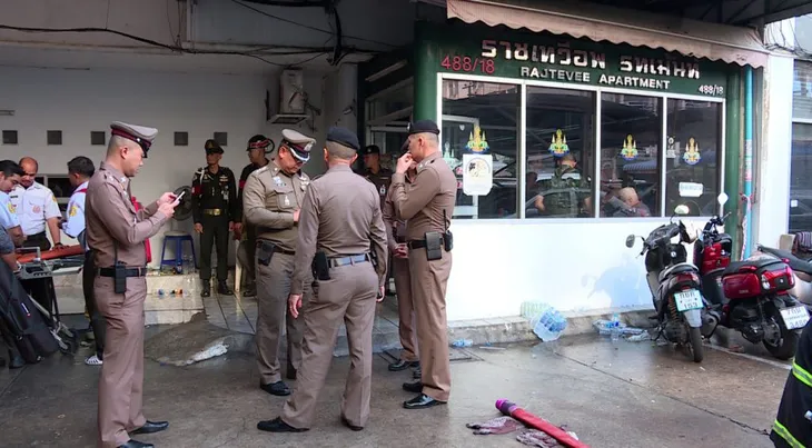 Hiện trường vụ cháy chung cư ở Bangkok khiến 3 người thiệt mạng và 60 người bị thương - Ảnh 11. Hiện trường vụ cháy chung cư ở Bangkok khiến 3 người thiệt mạng và 60 người bị thương - Ảnh 11.