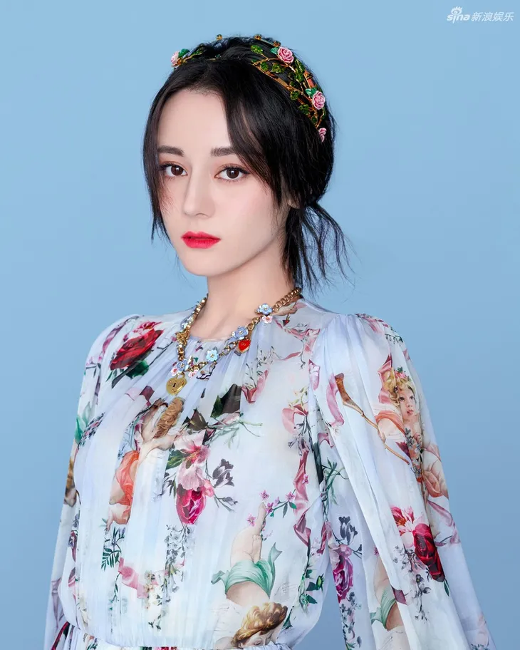 Khi Địch Lệ Nhiệt Ba bay bổng như nàng thơ... - Ảnh 3. Khi Địch Lệ Nhiệt Ba bay bổng như nàng thơ... - Ảnh 3.