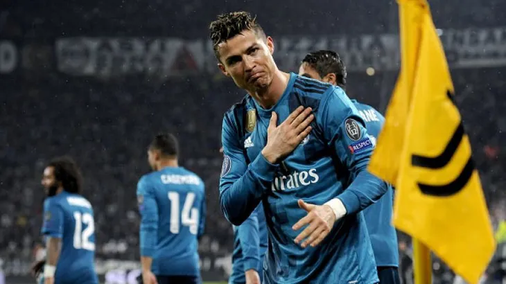 Cris Ronaldo xe đạp chổng ngược, CĐV Juventus bật dậy… vỗ tay - Ảnh 3. Cris Ronaldo xe đạp chổng ngược, CĐV Juventus bật dậy… vỗ tay - Ảnh 3.