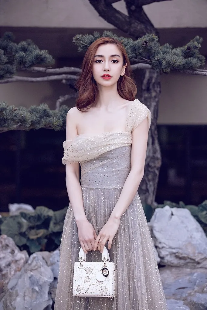 Ngạc nhiên chưa, đây là công việc Angelababy đã làm trước khi nổi tiếng - Ảnh 1. Ngạc nhiên chưa, đây là công việc Angelababy đã làm trước khi nổi tiếng - Ảnh 1.