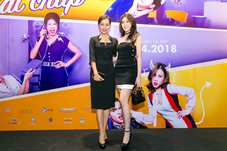 Hoa hậu Hoàng Kim đọ sắc cạnh diễn viên Hồng Ánh tại buổi ra mắt phim Yêu em bất chấp - Ảnh 2. Hoa hậu Hoàng Kim đọ sắc cạnh diễn viên Hồng Ánh tại buổi ra mắt phim Yêu em bất chấp - Ảnh 2.