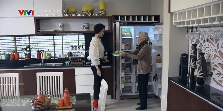 Tình khúc Bạch Dương - Tập 19: Thiên thời địa lợi, Quyên sang Nga gặp Hùng đúng lúc Vân đi vắng dài ngày - Ảnh 7. Tình khúc Bạch Dương - Tập 19: Thiên thời địa lợi, Quyên sang Nga gặp Hùng đúng lúc Vân đi vắng dài ngày - Ảnh 7.
