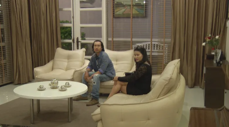 Đánh tráo số phận - Tập 1: Hà Linh (Nhung Kate) khóc ngất vì nỗi đau mất mẹ - Ảnh 4. Đánh tráo số phận - Tập 1: Hà Linh (Nhung Kate) khóc ngất vì nỗi đau mất mẹ - Ảnh 4.