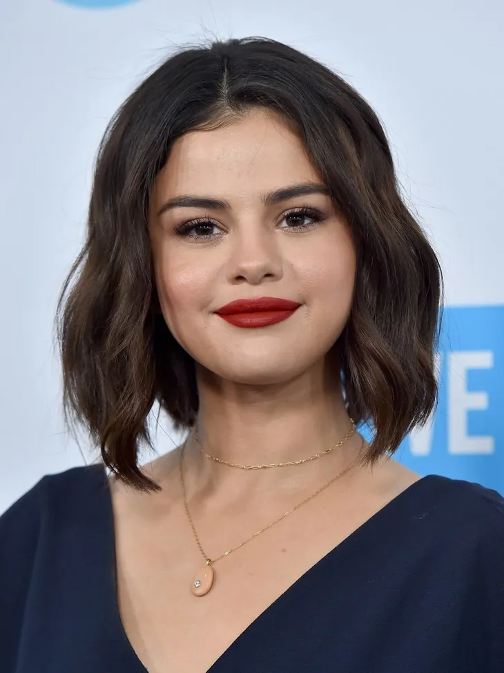 Selena Gomez chơi trội đổi 3 kiểu tóc trong 1 tuần - Ảnh 3. Selena Gomez chơi trội đổi 3 kiểu tóc trong 1 tuần - Ảnh 3.