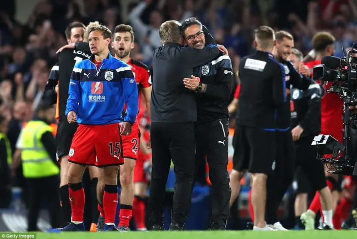 Giáo sư X truyền sức mạnh để Huddersfield trụ hạng - Ảnh 2. Giáo sư X truyền sức mạnh để Huddersfield trụ hạng - Ảnh 2.