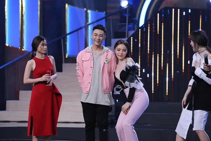 Kỳ Duyên tập thể dục đầy khiêu khích giành trai đẹp của Lan Ngọc - Ảnh 1. Kỳ Duyên tập thể dục đầy khiêu khích giành trai đẹp của Lan Ngọc - Ảnh 1.