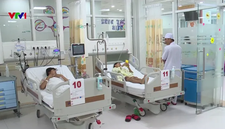 Bị nghi lấy trộm điện thoại, 2 chị em uống thuốc diệt cỏ tự vẫn - Ảnh 1. Bị nghi lấy trộm điện thoại, 2 chị em uống thuốc diệt cỏ tự vẫn - Ảnh 1.