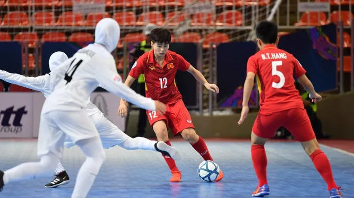 Giải futsal nữ châu Á 2018: Thua ĐT Iran, futsal nữ Việt Nam tranh hạng 3 cùng ĐT Thái Lan - Ảnh 2. Giải futsal nữ châu Á 2018: Thua ĐT Iran, futsal nữ Việt Nam tranh hạng 3 cùng ĐT Thái Lan - Ảnh 2.