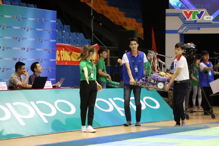 VCK Robocon Việt Nam 2018: Gặp sự cố đáng tiếc, đại diện của Hà Tĩnh rời cuộc chơi - Ảnh 1. VCK Robocon Việt Nam 2018: Gặp sự cố đáng tiếc, đại diện của Hà Tĩnh rời cuộc chơi - Ảnh 1.