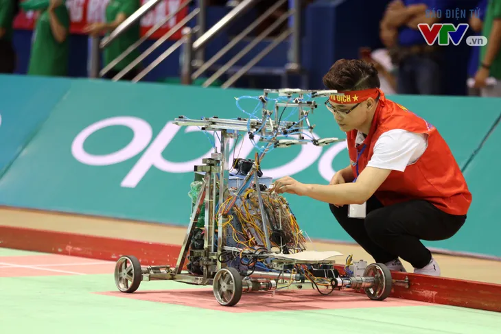 VCK Robocon Việt Nam 2018: Gặp sự cố đáng tiếc, đại diện của Hà Tĩnh rời cuộc chơi - Ảnh 5. VCK Robocon Việt Nam 2018: Gặp sự cố đáng tiếc, đại diện của Hà Tĩnh rời cuộc chơi - Ảnh 5.