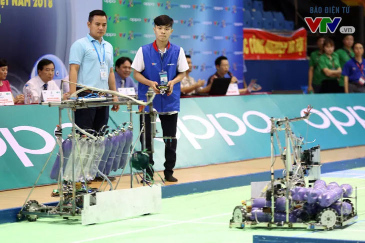VCK Robocon Việt Nam 2018: Gặp sự cố đáng tiếc, đại diện của Hà Tĩnh rời cuộc chơi - Ảnh 6. VCK Robocon Việt Nam 2018: Gặp sự cố đáng tiếc, đại diện của Hà Tĩnh rời cuộc chơi - Ảnh 6.