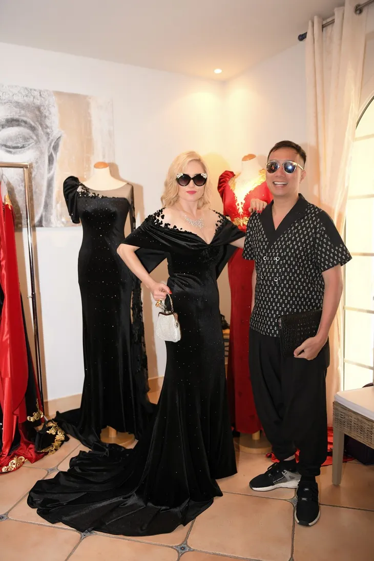 Cannes 2018: Diễn viên Monika Ekiert thử đầm triệu đô của NTK Việt - Ảnh 2. Cannes 2018: Diễn viên Monika Ekiert thử đầm triệu đô của NTK Việt - Ảnh 2.