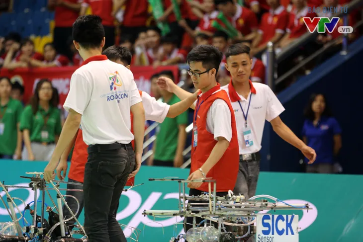 VCK Robocon Việt Nam 2018: Đại diện duy nhất của ĐH Công nghiệp Hà Nội lọt vào vòng 1/8 - Ảnh 41. VCK Robocon Việt Nam 2018: Đại diện duy nhất của ĐH Công nghiệp Hà Nội lọt vào vòng 1/8 - Ảnh 41.