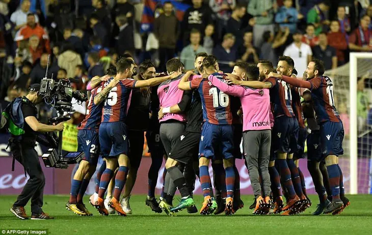 Barcelona đứt mạch bất bại trong trận đấu có 9 bàn thắng - Ảnh 4. Barcelona đứt mạch bất bại trong trận đấu có 9 bàn thắng - Ảnh 4.