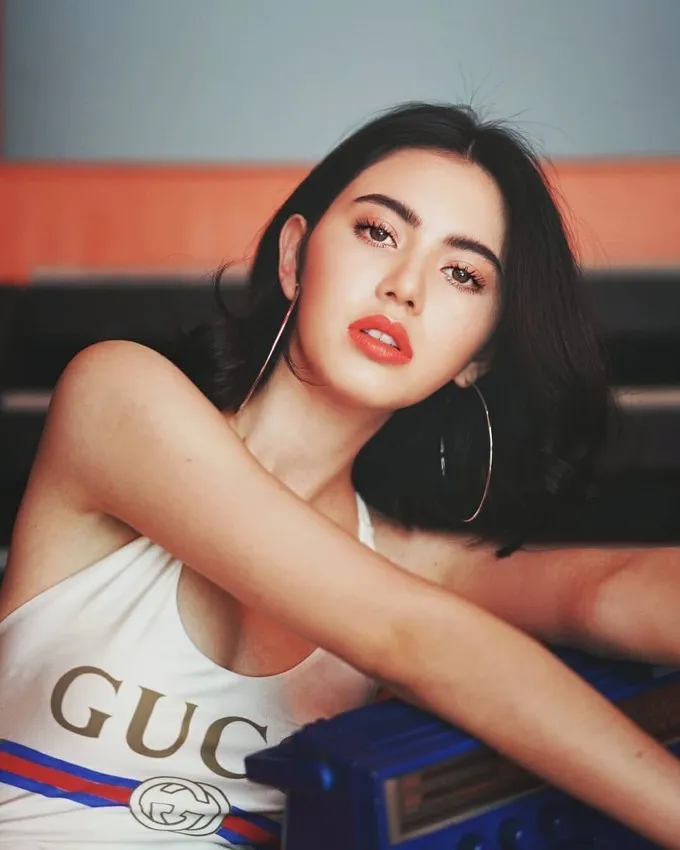Davika Hoorne - Bạn gái trong MV Chạy ngay đi của Sơn Tùng MTP nổi tiếng cỡ nào? - Ảnh 3. Davika Hoorne - Bạn gái trong MV Chạy ngay đi của Sơn Tùng MTP nổi tiếng cỡ nào? - Ảnh 3.