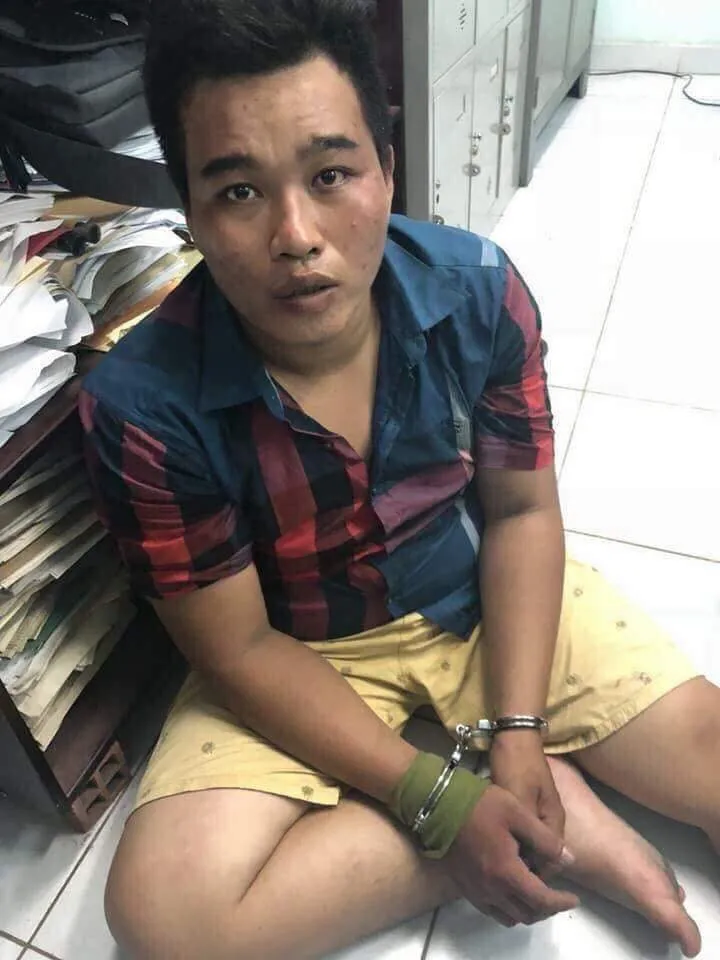 Công an TP.HCM họp báo khẩn sau khi vây bắt thành công 2 nghi can đâm chết hiệp sĩ - Ảnh 2. Công an TP.HCM họp báo khẩn sau khi vây bắt thành công 2 nghi can đâm chết hiệp sĩ - Ảnh 2.
