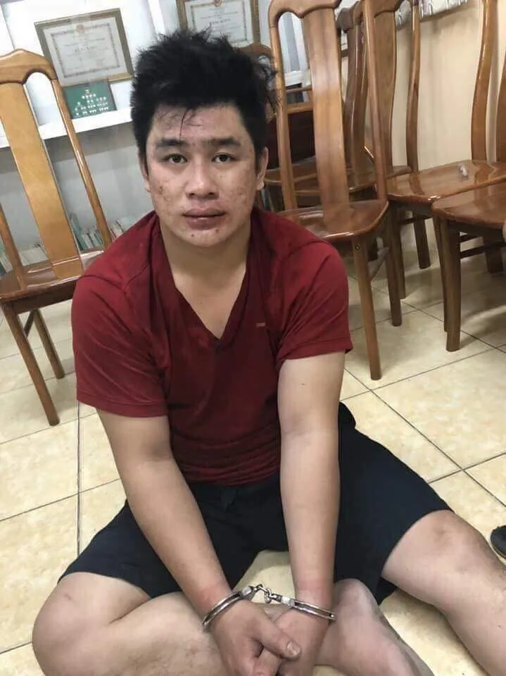 Công an TP.HCM họp báo khẩn sau khi vây bắt thành công 2 nghi can đâm chết hiệp sĩ - Ảnh 3. Công an TP.HCM họp báo khẩn sau khi vây bắt thành công 2 nghi can đâm chết hiệp sĩ - Ảnh 3.