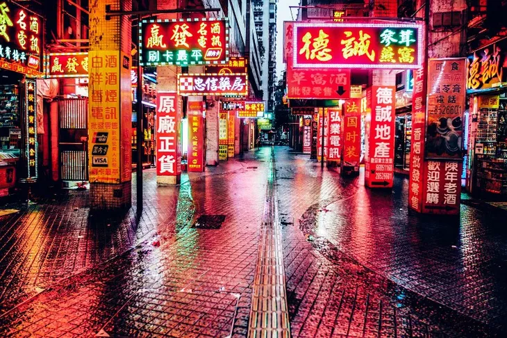 Nghề làm đèn neon ở Hong Kong (Trung Quốc) đang dần mai một - Ảnh 1. Nghề làm đèn neon ở Hong Kong (Trung Quốc) đang dần mai một - Ảnh 1.
