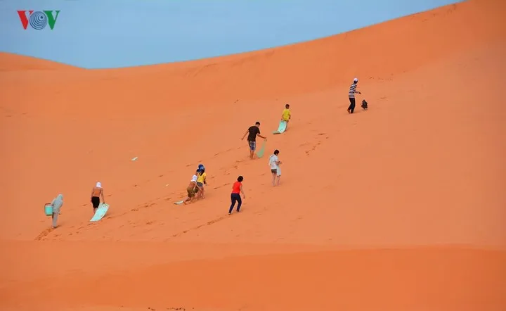 Lướt như bay trên những “tiểu sa mạc” ở Bình Thuận - Ảnh 3. Lướt như bay trên những “tiểu sa mạc” ở Bình Thuận - Ảnh 3.