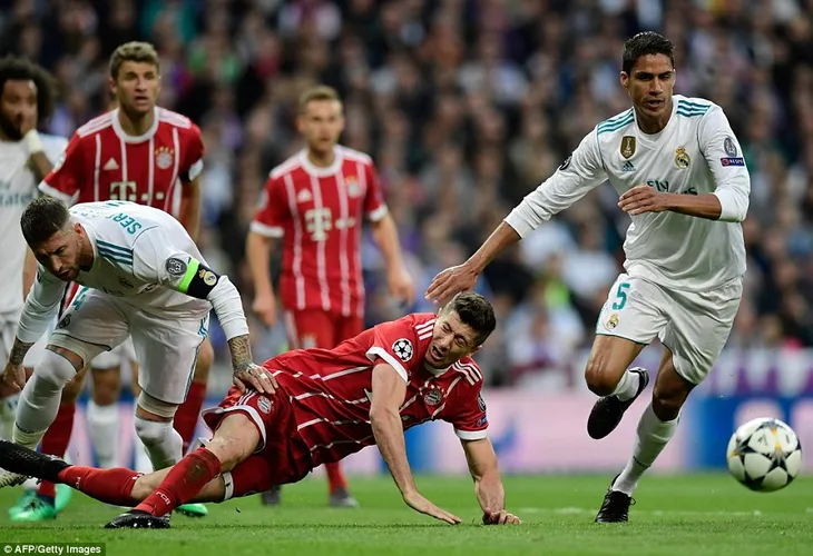 ẢNH: Vượt qua Bayern Munich, Real vào chung kết Champions League năm thứ 3 liên tiếp - Ảnh 5. ẢNH: Vượt qua Bayern Munich, Real vào chung kết Champions League năm thứ 3 liên tiếp - Ảnh 5.