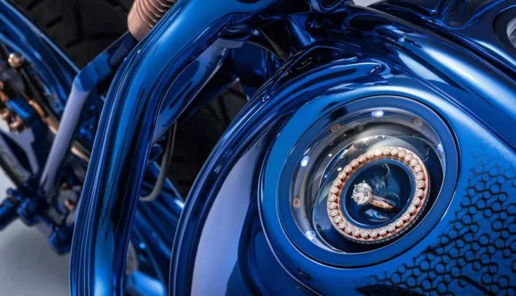 Harley-Davidson Blue Edition: Quái thú mô tô có giá đắt hơn cả một siêu xe Ferrari - Ảnh 6. Harley-Davidson Blue Edition: Quái thú mô tô có giá đắt hơn cả một siêu xe Ferrari - Ảnh 6.