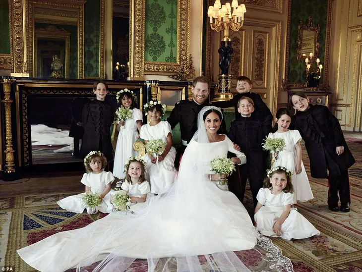 Hoàng gia Anh công bố ảnh cưới đẹp long lanh của Hoàng tử Harry và Meghan Markle - Ảnh 3. Hoàng gia Anh công bố ảnh cưới đẹp long lanh của Hoàng tử Harry và Meghan Markle - Ảnh 3.