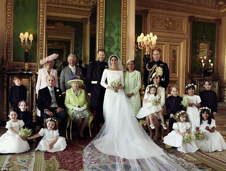 Hoàng gia Anh công bố ảnh cưới đẹp long lanh của Hoàng tử Harry và Meghan Markle - Ảnh 2. Hoàng gia Anh công bố ảnh cưới đẹp long lanh của Hoàng tử Harry và Meghan Markle - Ảnh 2.