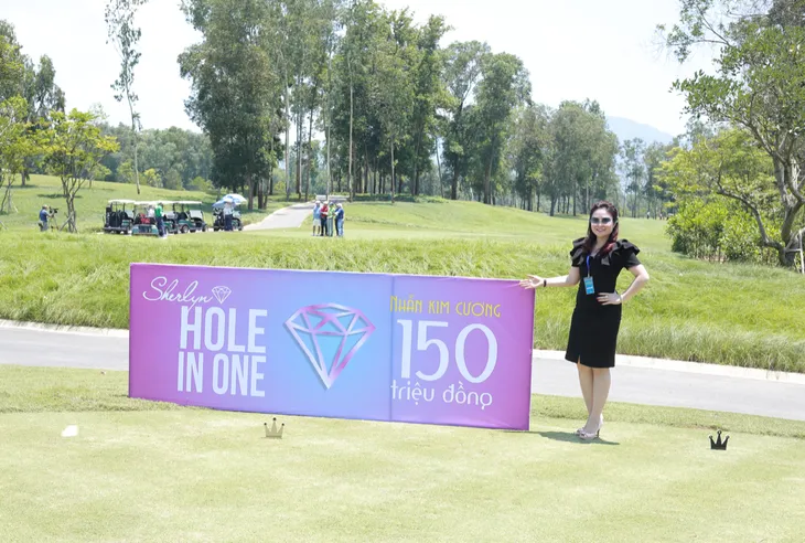Hàng trăm doanh nhân tranh tài tại giải Golf dành cho doanh nghiệp nhỏ và vừa - Ảnh 4. Hàng trăm doanh nhân tranh tài tại giải Golf dành cho doanh nghiệp nhỏ và vừa - Ảnh 4.
