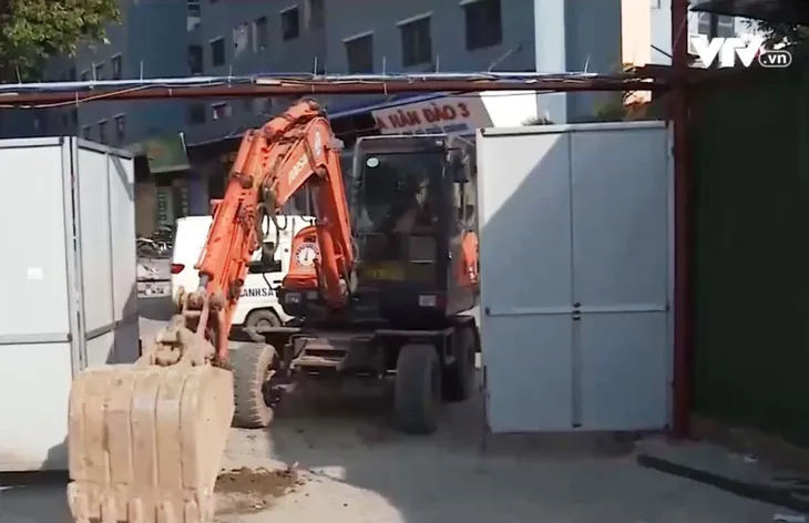 Giải tỏa nhiều bãi giữ xe trái phép trên địa bàn quận Hoàng Mai - Ảnh 1. Giải tỏa nhiều bãi giữ xe trái phép trên địa bàn quận Hoàng Mai - Ảnh 1.