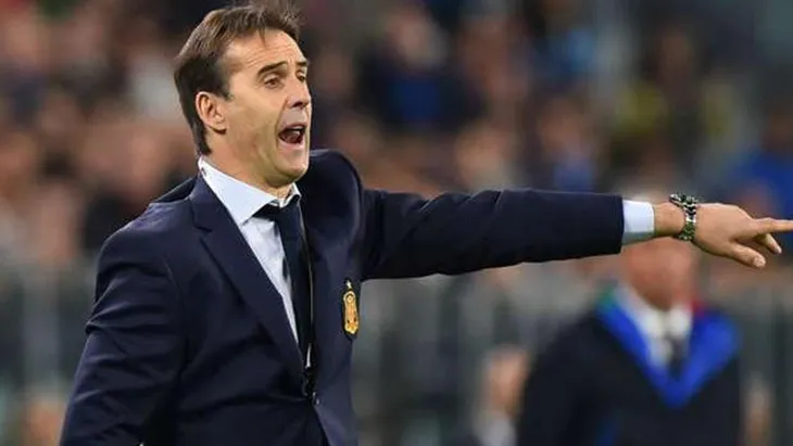 SỐC: Cựu danh thủ Fernando Hierro được chỉ định làm HLV trưởng Tây Ban Nha đá World Cup 2018 - Ảnh 1. SỐC: Cựu danh thủ Fernando Hierro được chỉ định làm HLV trưởng Tây Ban Nha đá World Cup 2018 - Ảnh 1.