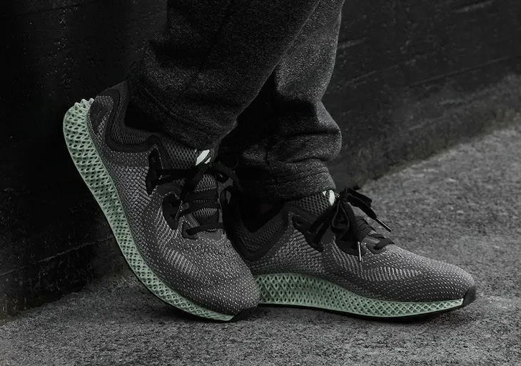 Adidas hé lộ mẫu sneakers mới được tạo ra bởi oxy và ánh sáng - Ảnh 2. Adidas hé lộ mẫu sneakers mới được tạo ra bởi oxy và ánh sáng - Ảnh 2.