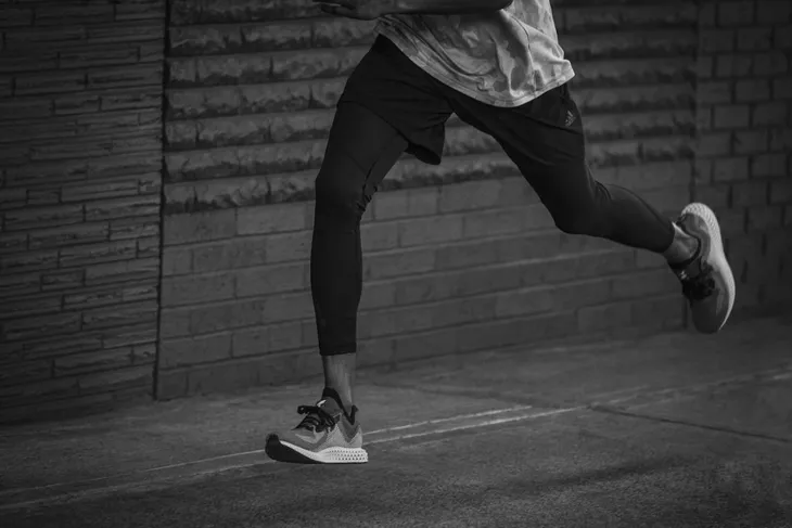 Adidas hé lộ mẫu sneakers mới được tạo ra bởi oxy và ánh sáng - Ảnh 3. Adidas hé lộ mẫu sneakers mới được tạo ra bởi oxy và ánh sáng - Ảnh 3.
