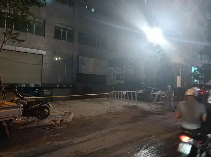 Cháy chung cư Fodacon Bắc Hà, Hà Đông, người dân hoảng loạn - Ảnh 1. Cháy chung cư Fodacon Bắc Hà, Hà Đông, người dân hoảng loạn - Ảnh 1.