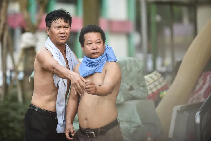 Cháy chung cư Fodacon Bắc Hà, Hà Đông, người dân hoảng loạn - Ảnh 16. Cháy chung cư Fodacon Bắc Hà, Hà Đông, người dân hoảng loạn - Ảnh 16.