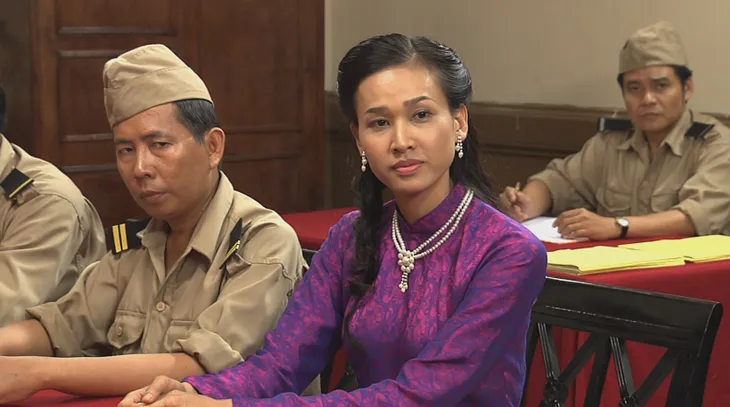 Mỹ nhân Sài Thành - Tập 9: Bạch Trà được thiếu tá Pháp mê mẩn, Thanh Trà nhờ nhan sắc kiếm tiền - Ảnh 9. Mỹ nhân Sài Thành - Tập 9: Bạch Trà được thiếu tá Pháp mê mẩn, Thanh Trà nhờ nhan sắc kiếm tiền - Ảnh 9.