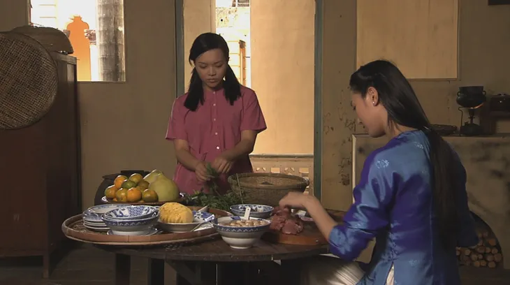 Mỹ nhân Sài Thành - Tập 9: Bạch Trà được thiếu tá Pháp mê mẩn, Thanh Trà nhờ nhan sắc kiếm tiền - Ảnh 2. Mỹ nhân Sài Thành - Tập 9: Bạch Trà được thiếu tá Pháp mê mẩn, Thanh Trà nhờ nhan sắc kiếm tiền - Ảnh 2.