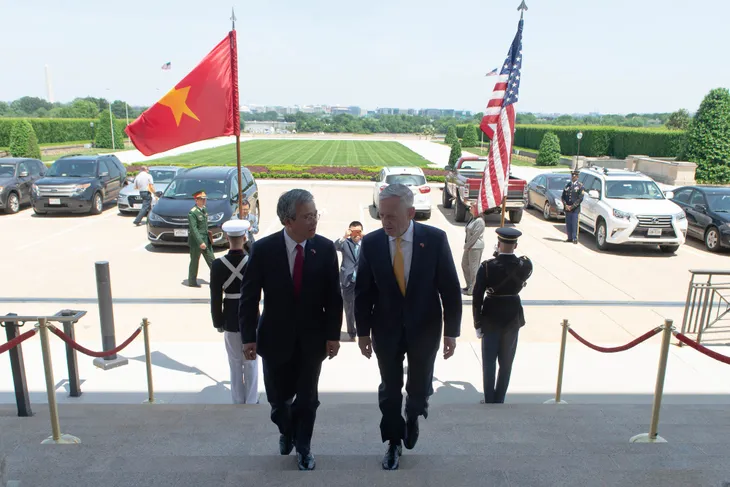 Đại sứ Việt Nam tại Hoa Kỳ Phạm Quang Vinh hội kiến Bộ trưởng Quốc phòng James Mattis - Ảnh 2. Đại sứ Việt Nam tại Hoa Kỳ Phạm Quang Vinh hội kiến Bộ trưởng Quốc phòng James Mattis - Ảnh 2.