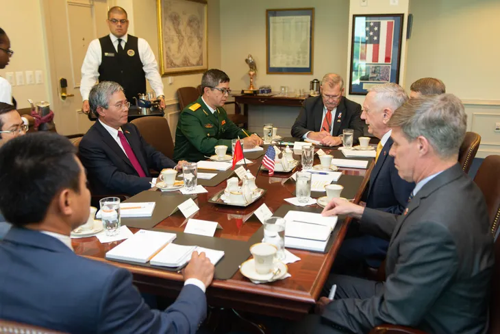 Đại sứ Việt Nam tại Hoa Kỳ Phạm Quang Vinh hội kiến Bộ trưởng Quốc phòng James Mattis - Ảnh 3. Đại sứ Việt Nam tại Hoa Kỳ Phạm Quang Vinh hội kiến Bộ trưởng Quốc phòng James Mattis - Ảnh 3.